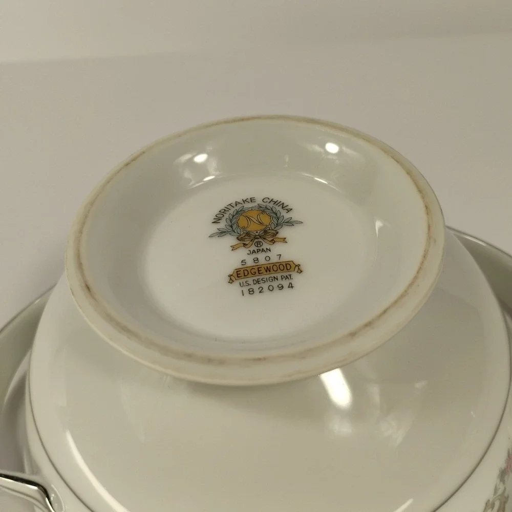 Noritake China Edgewood 5807 Sugar Bowl with Lid and Creamer Set Pink‎ Roses